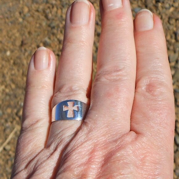Sterling Silver Cross Ring Size 9  - Christian Cross Ring - Unisex Ring - Picture 6 of 8